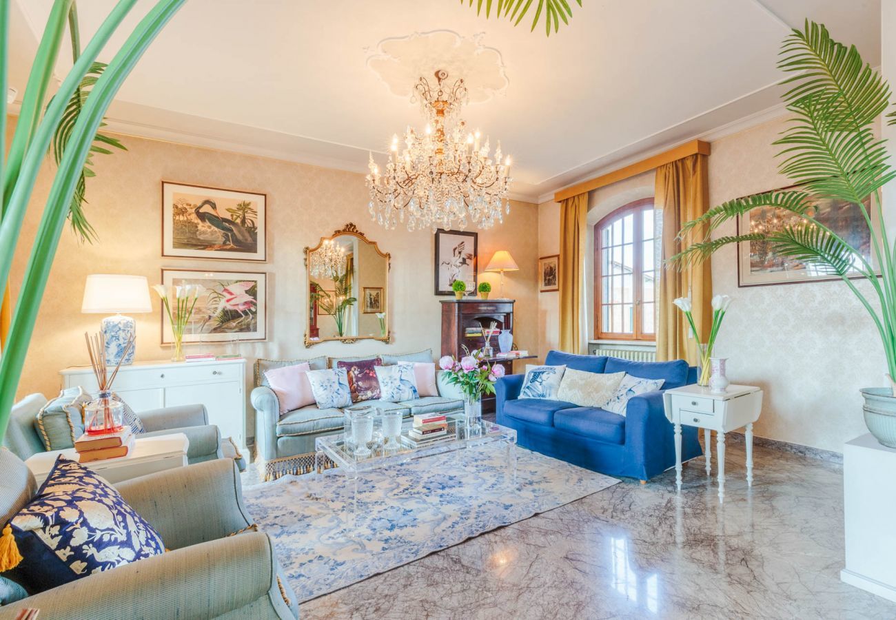 Villa a Monte San quirico - Villa Cesare, Convenient and Smart