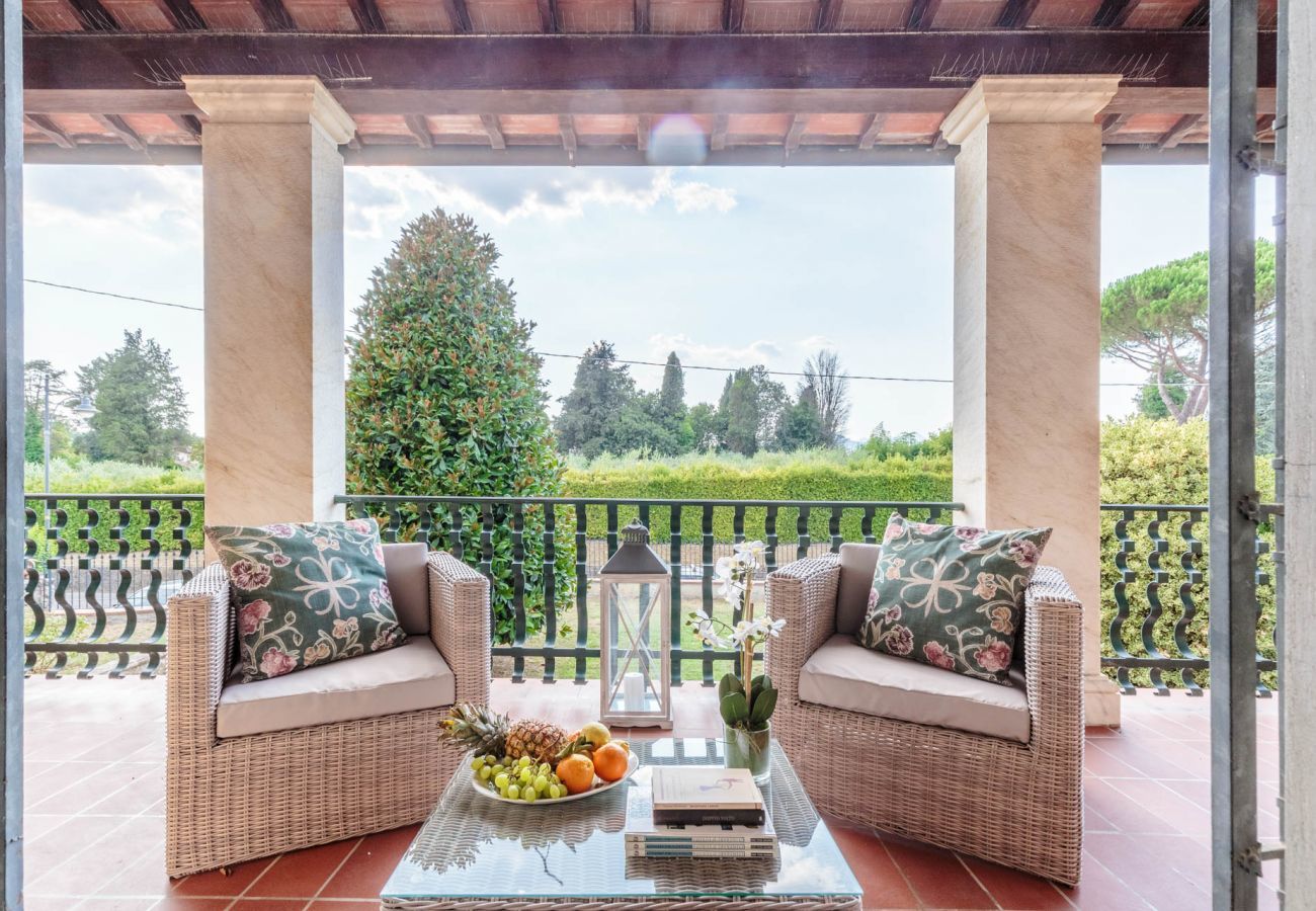 Villa a Monte San quirico - Villa Cesare, Convenient and Smart