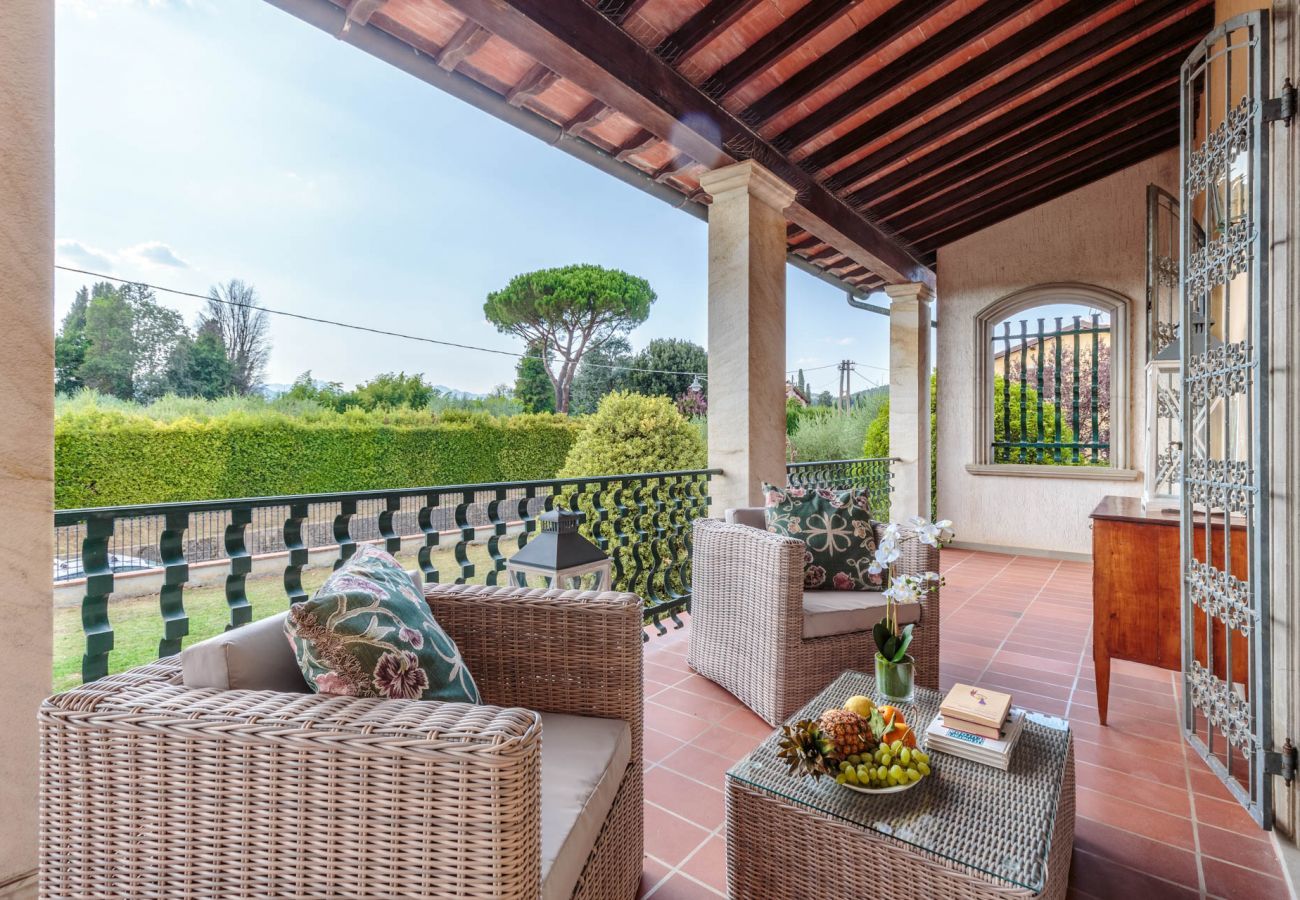Villa a Monte San quirico - Villa Cesare, Convenient and Smart