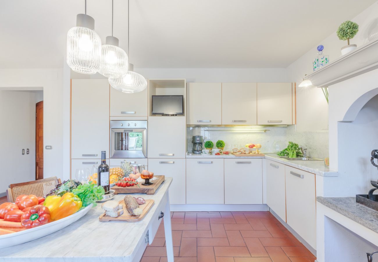 Villa a Monte San quirico - Villa Cesare, Convenient and Smart