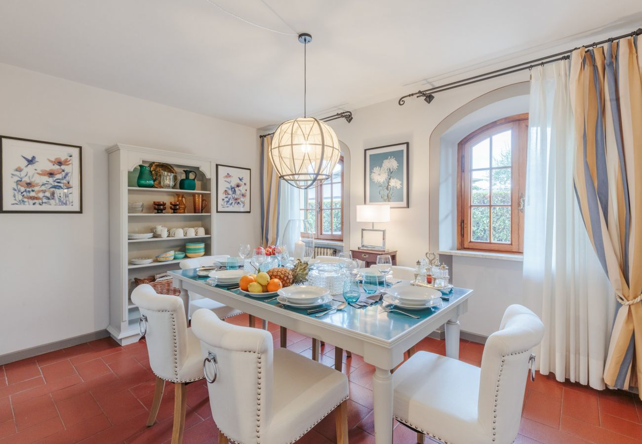 Villa a Monte San quirico - Villa Cesare, Convenient and Smart