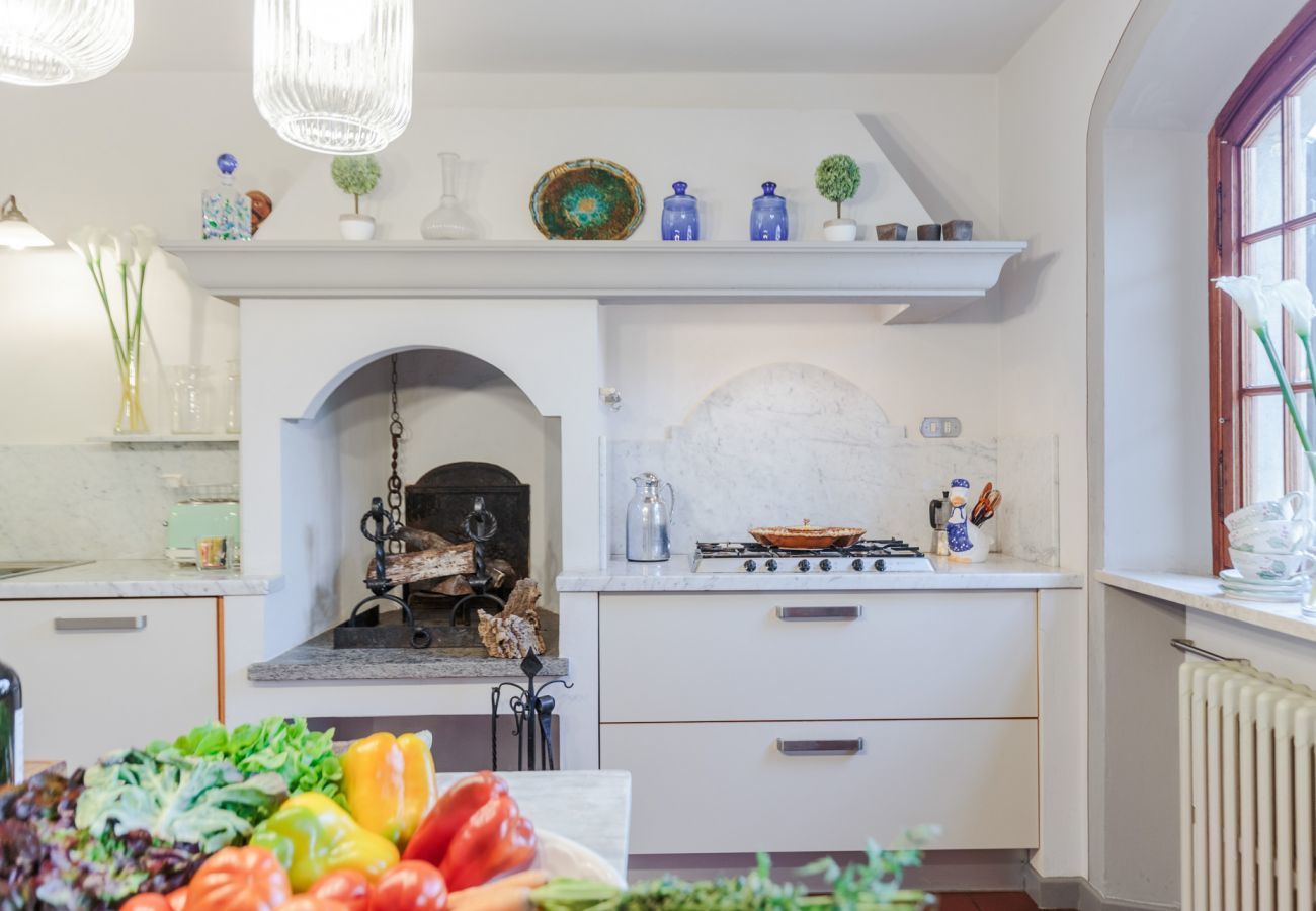 Villa a Monte San quirico - Villa Cesare, Convenient and Smart