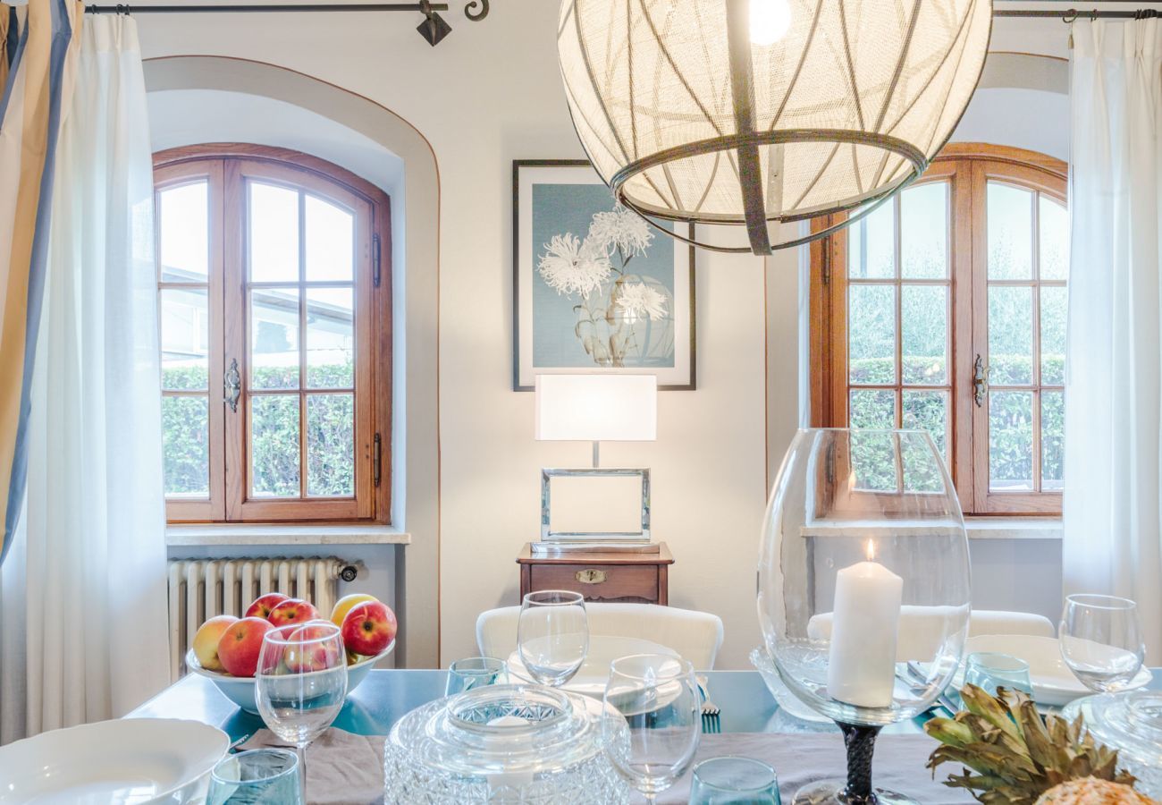 Villa a Monte San quirico - Villa Cesare, Convenient and Smart