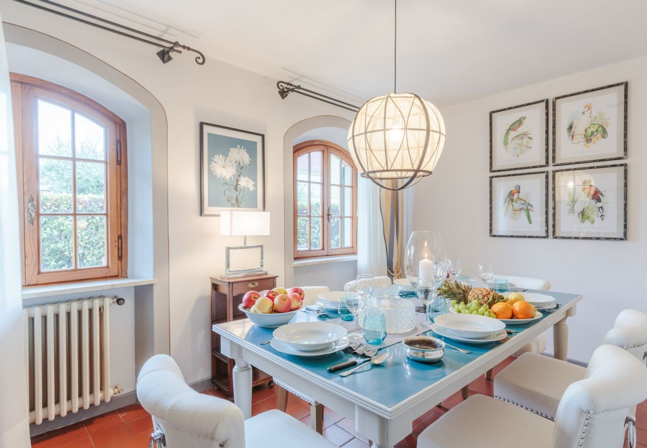 Villa a Monte San quirico - Villa Cesare, Convenient and Smart