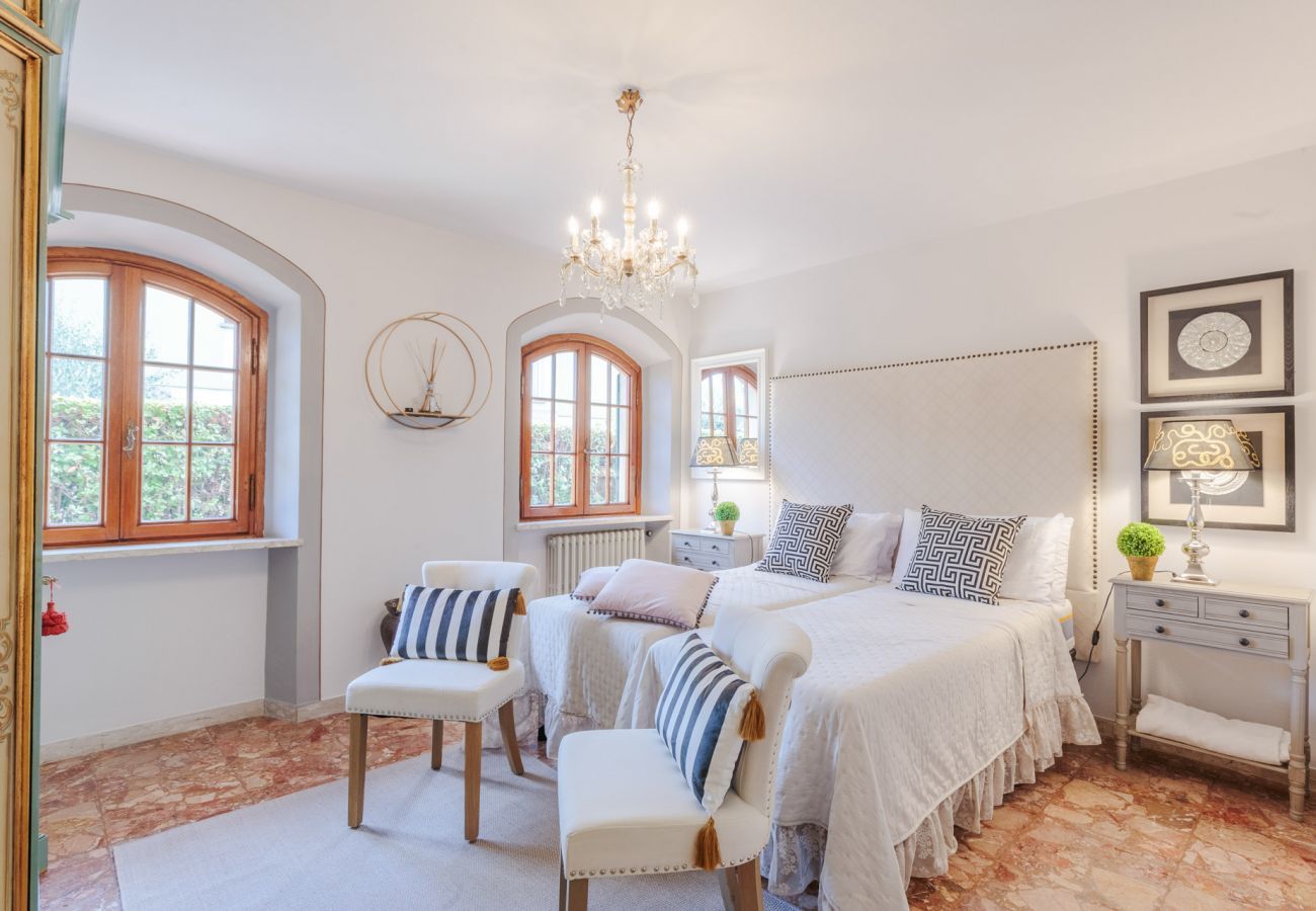 Villa a Monte San quirico - Villa Cesare, Convenient and Smart