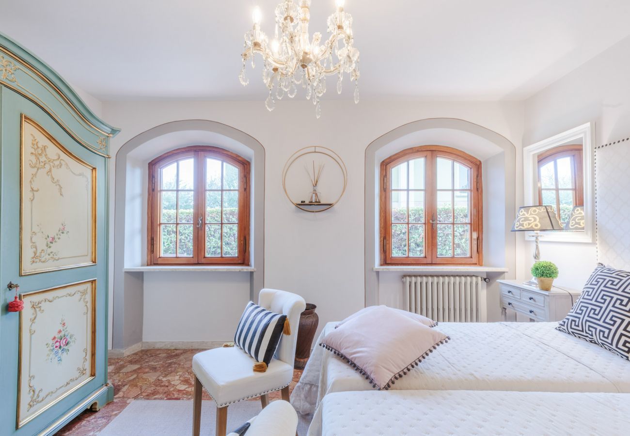 Villa a Monte San quirico - Villa Cesare, Convenient and Smart