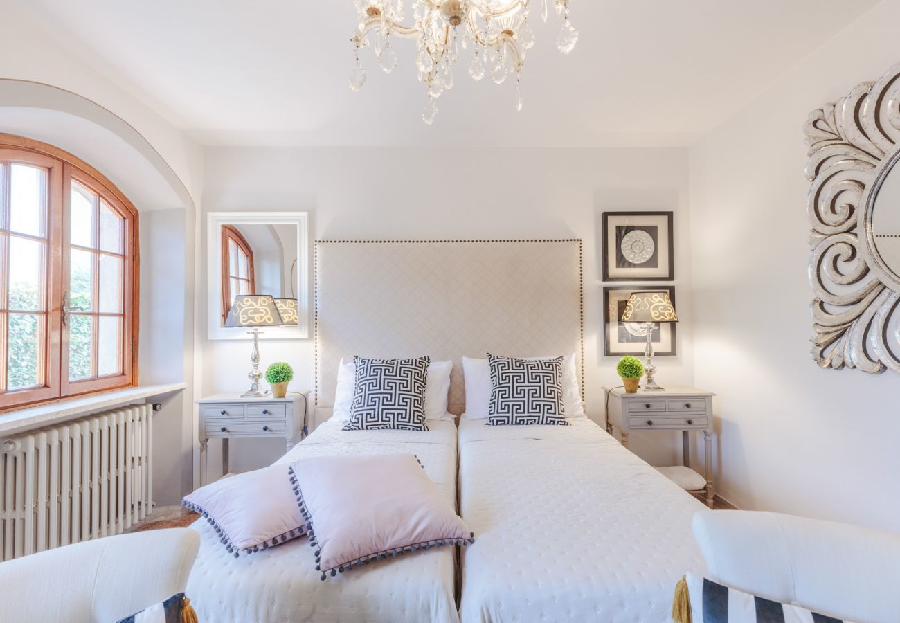 Villa a Monte San quirico - Villa Cesare, Convenient and Smart