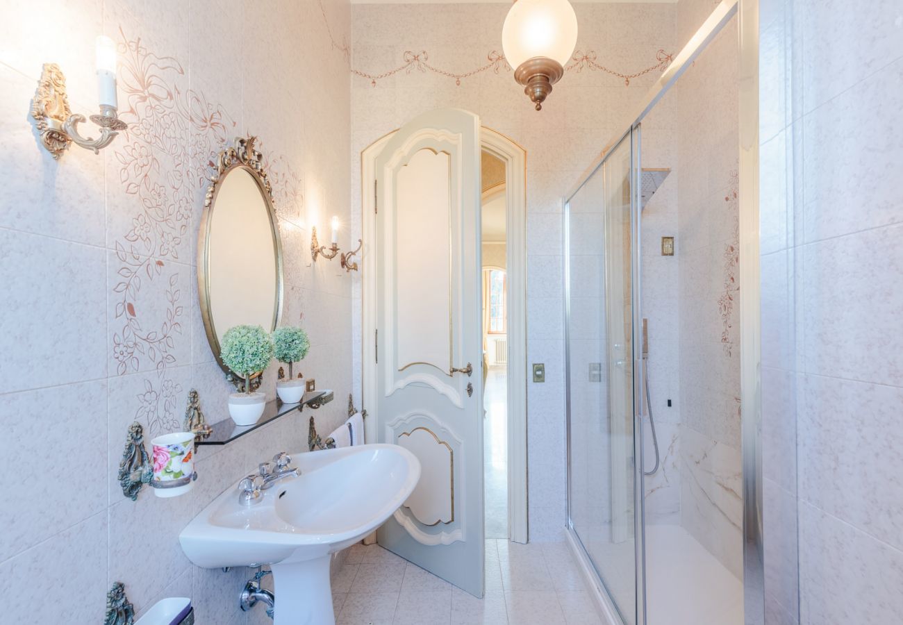 Villa a Monte San quirico - Villa Cesare, Convenient and Smart
