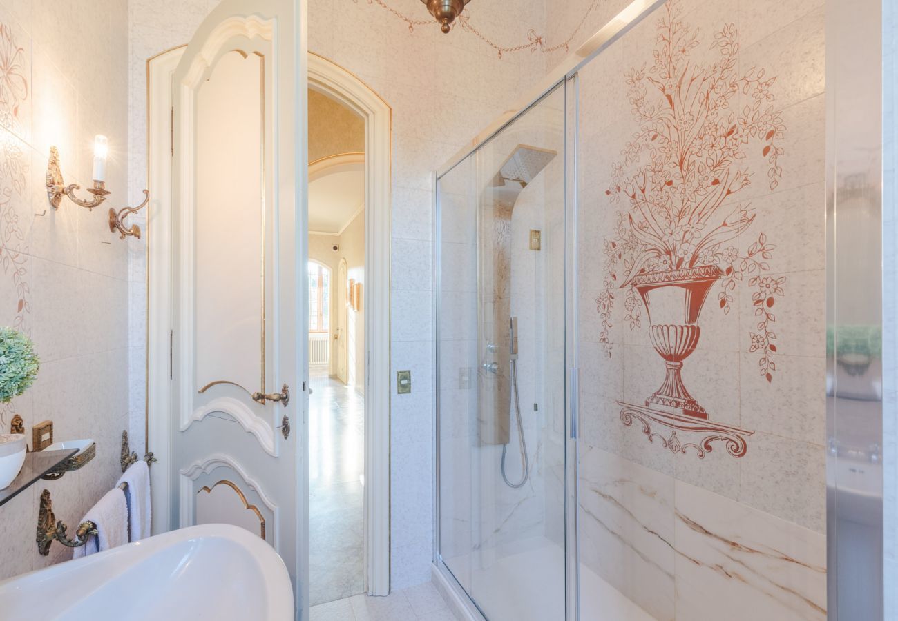 Villa a Monte San quirico - Villa Cesare, Convenient and Smart