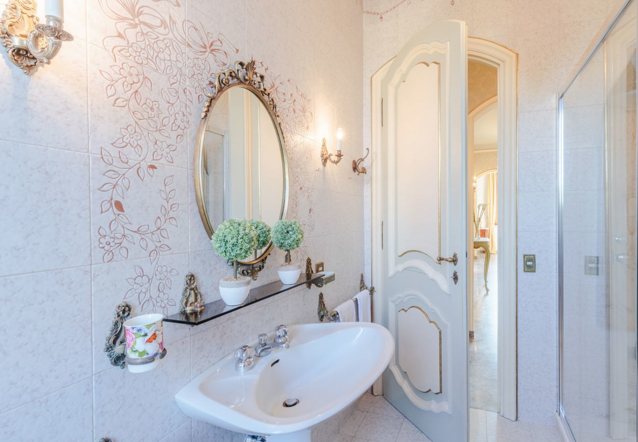 Villa a Monte San quirico - Villa Cesare, Convenient and Smart