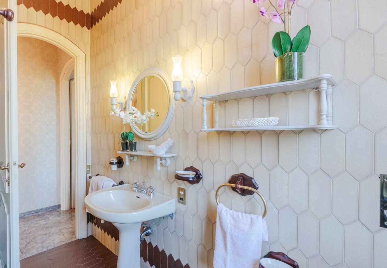 Villa a Monte San quirico - Villa Cesare, Convenient and Smart