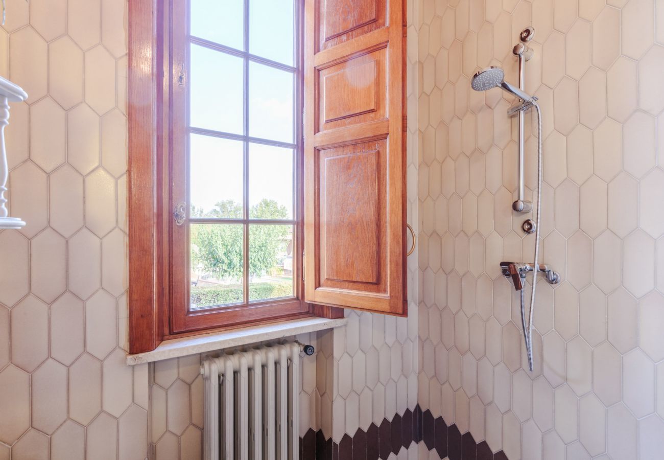 Villa a Monte San quirico - Villa Cesare, Convenient and Smart