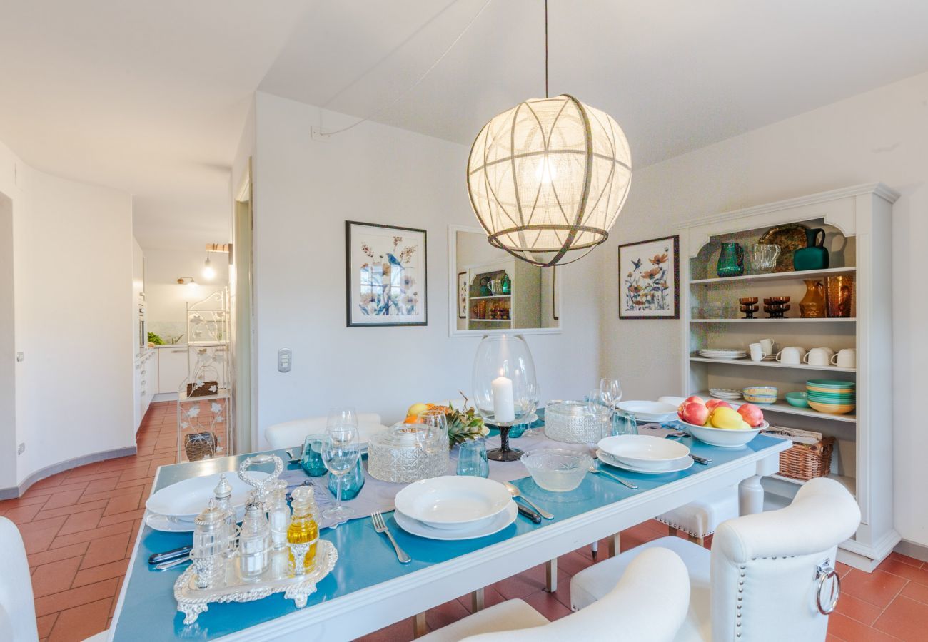 Villa a Monte San quirico - Villa Cesare, Convenient and Smart
