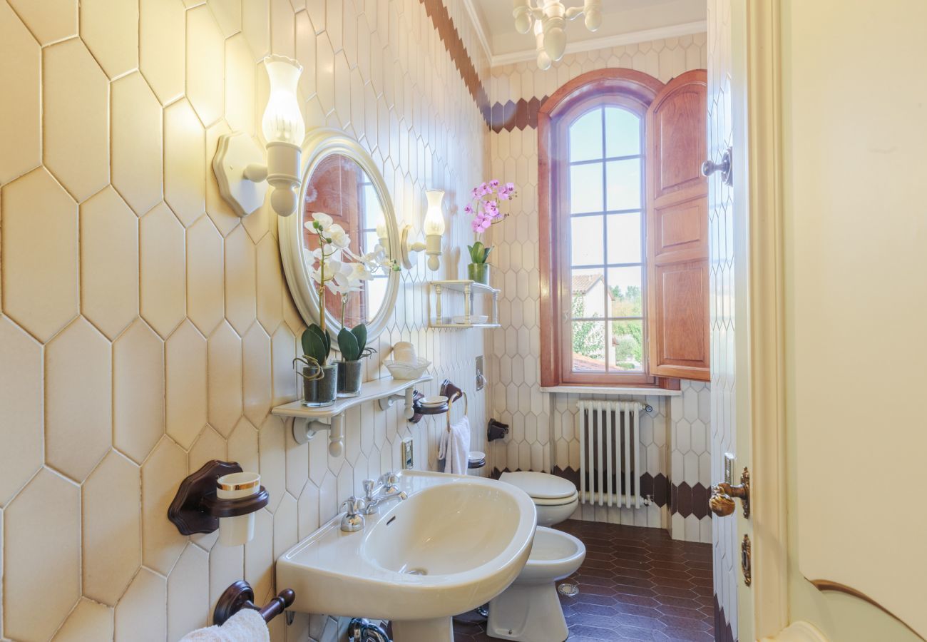 Villa a Monte San quirico - Villa Cesare, Convenient and Smart