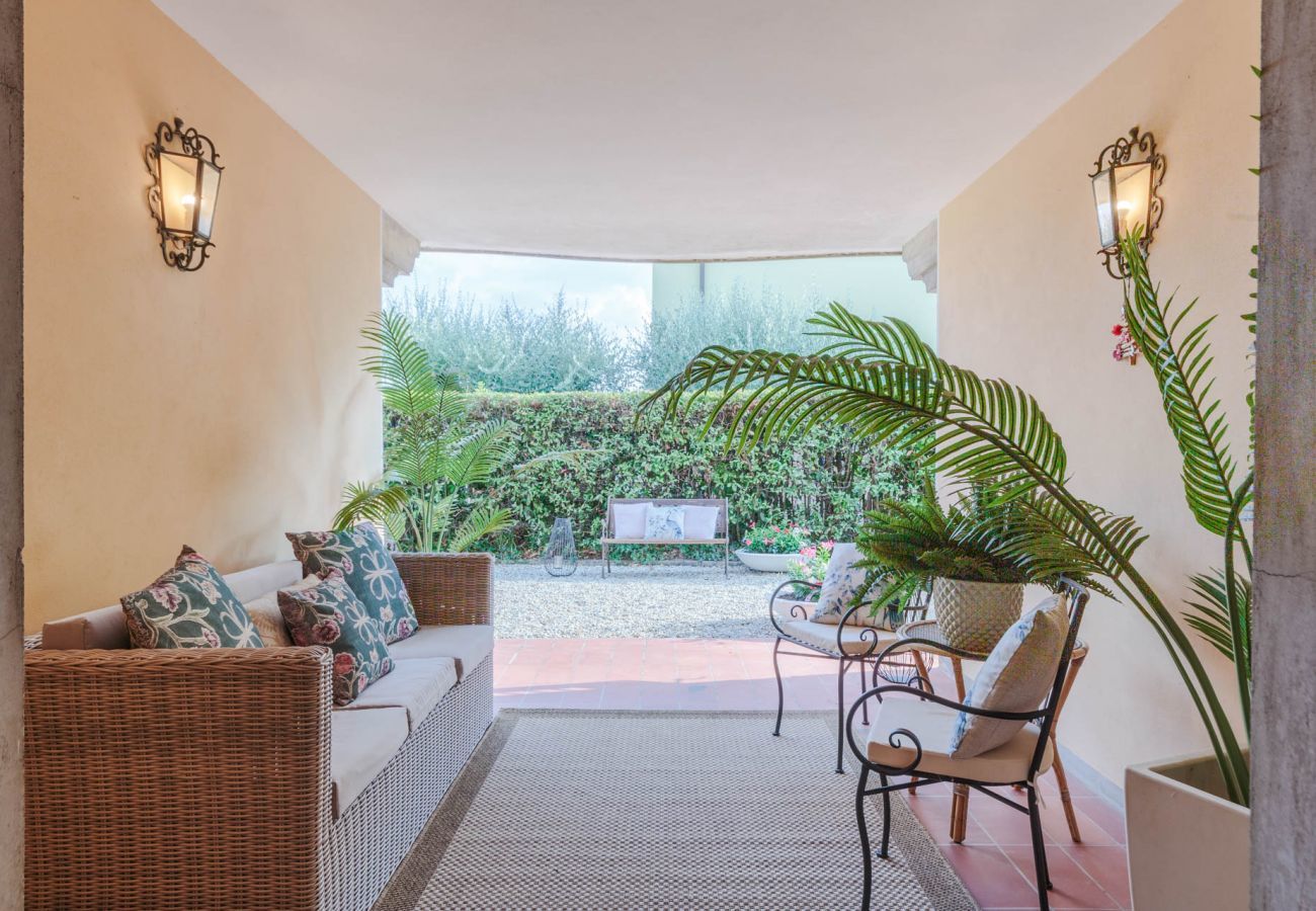 Villa a Monte San quirico - Villa Cesare, Convenient and Smart