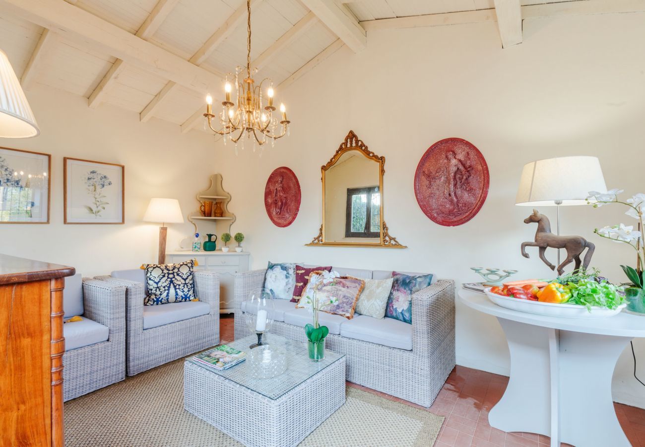Villa a Monte San quirico - Villa Cesare, Convenient and Smart