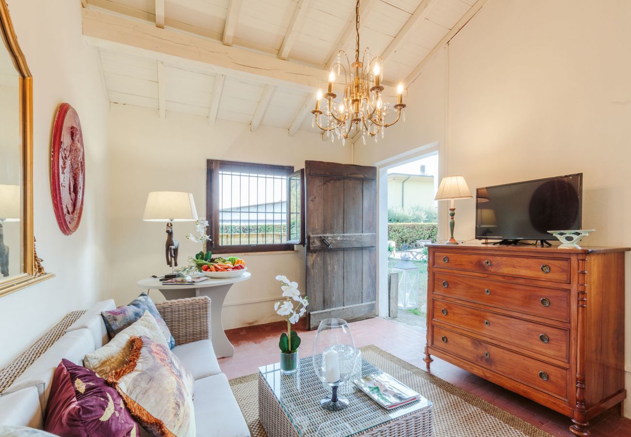 Villa a Monte San quirico - Villa Cesare, Convenient and Smart