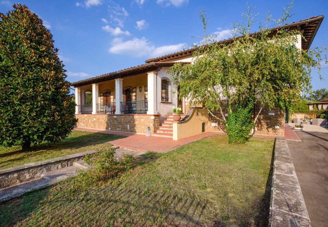 Villa a Monte San quirico - Villa Cesare, Convenient and Smart