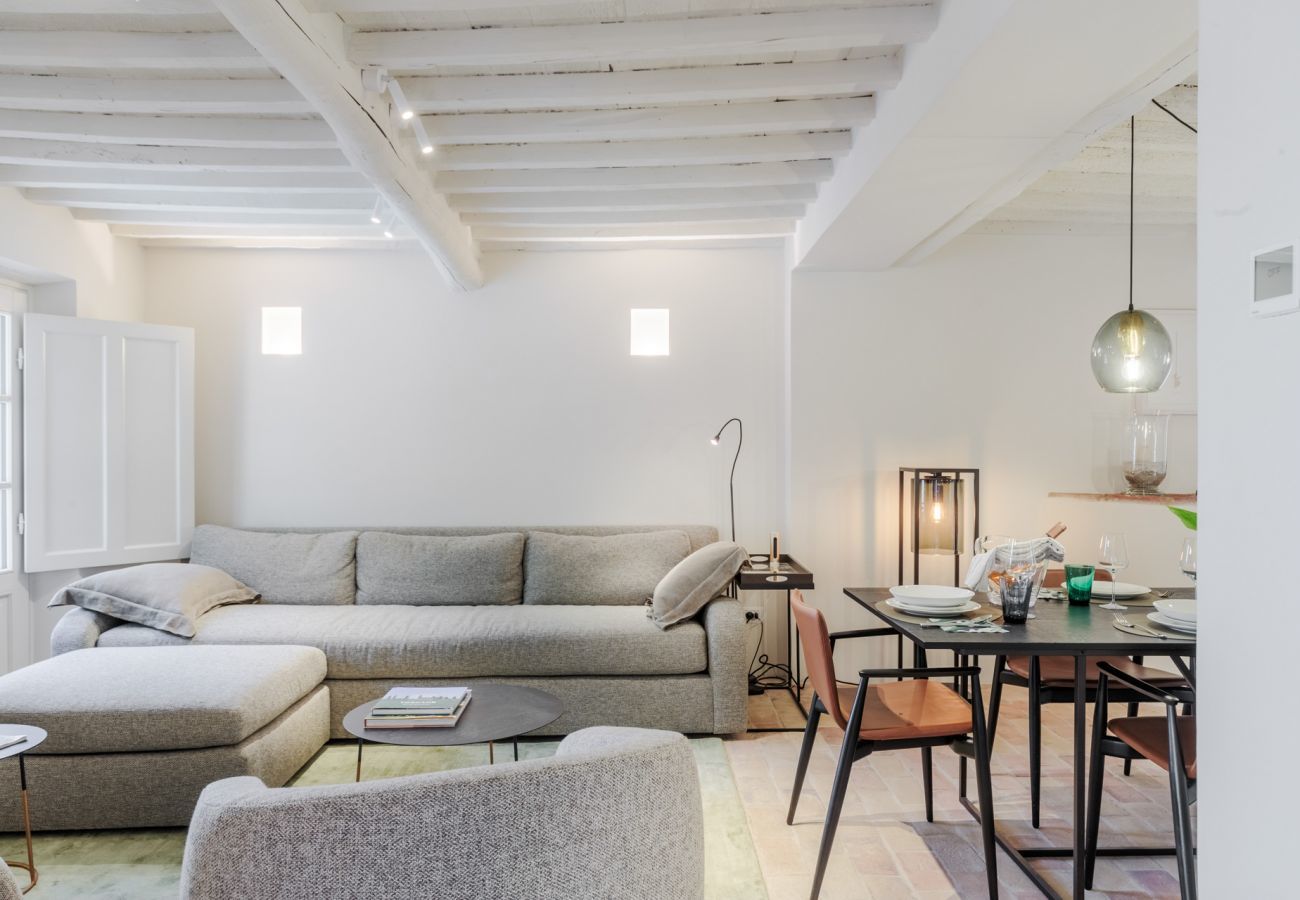 Villa a Lucca - Tramonto Farmhouse, Contemporary Tradition