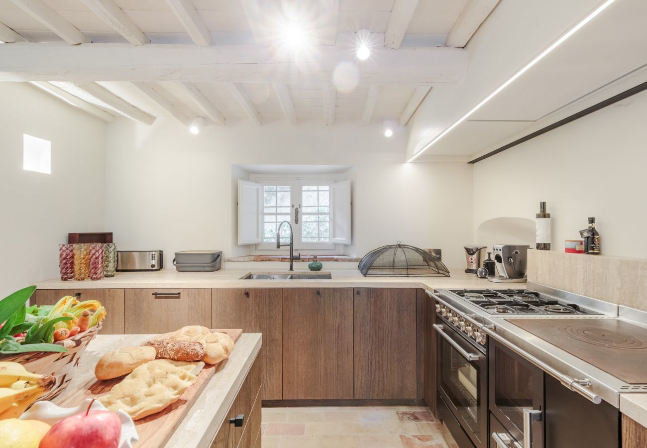 Villa a Lucca - Tramonto Farmhouse, Contemporary Tradition