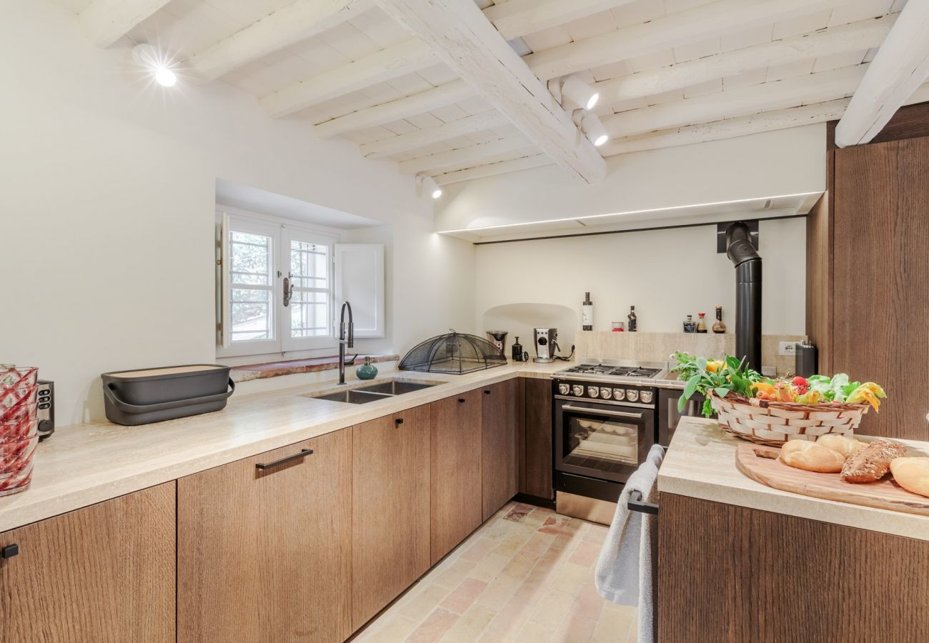 Villa a Lucca - Tramonto Farmhouse, Contemporary Tradition