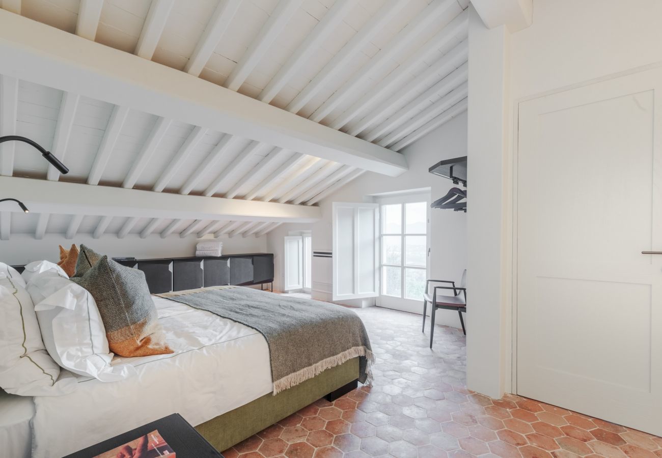 Villa a Lucca - Tramonto Farmhouse, Contemporary Tradition