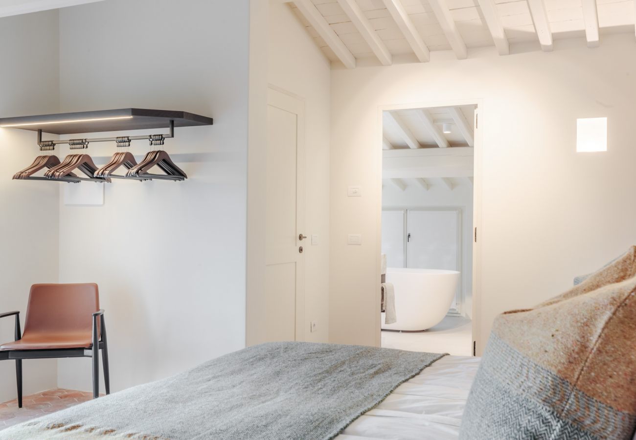 Villa a Lucca - Tramonto Farmhouse, Contemporary Tradition