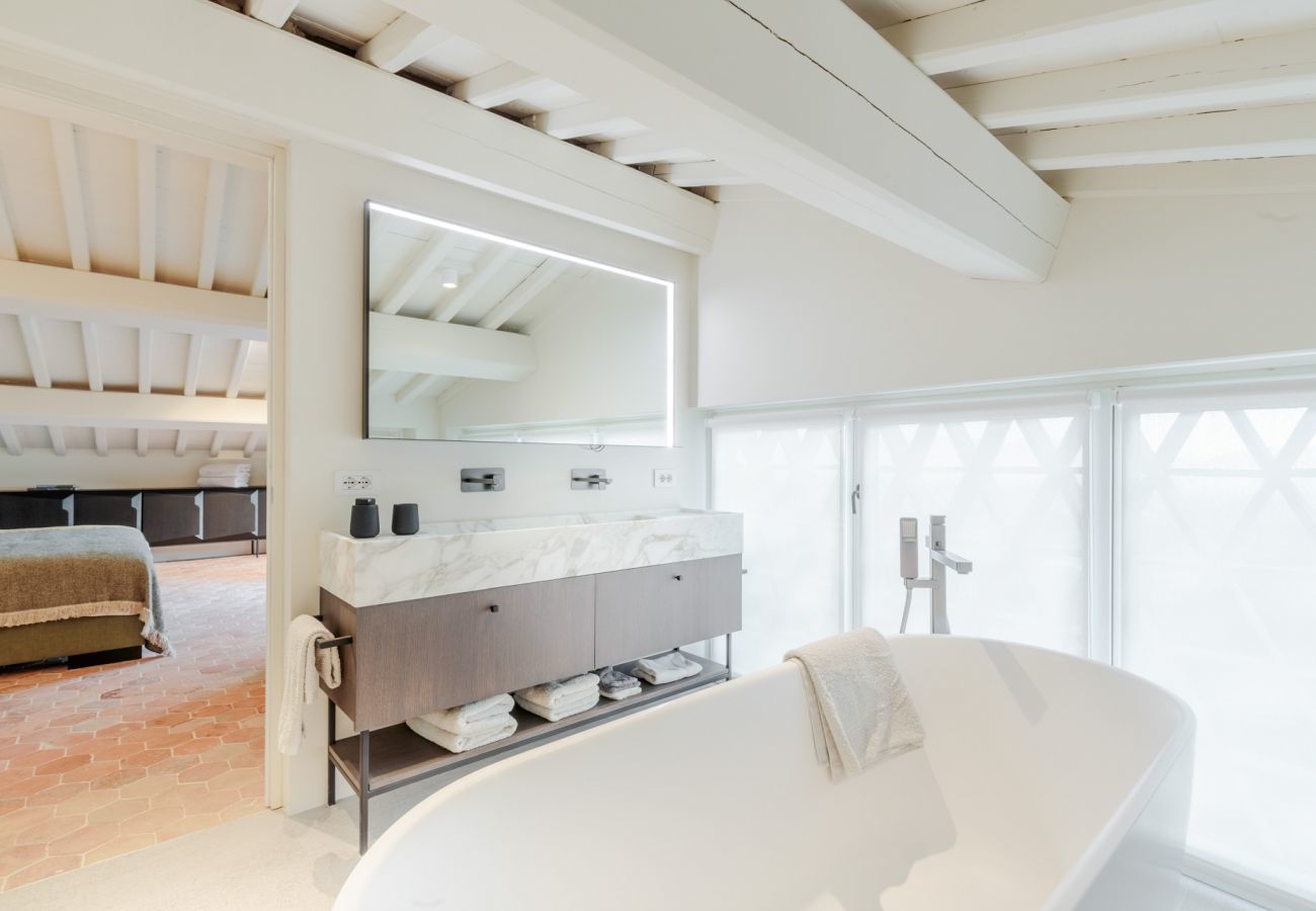 Villa a Lucca - Tramonto Farmhouse, Contemporary Tradition