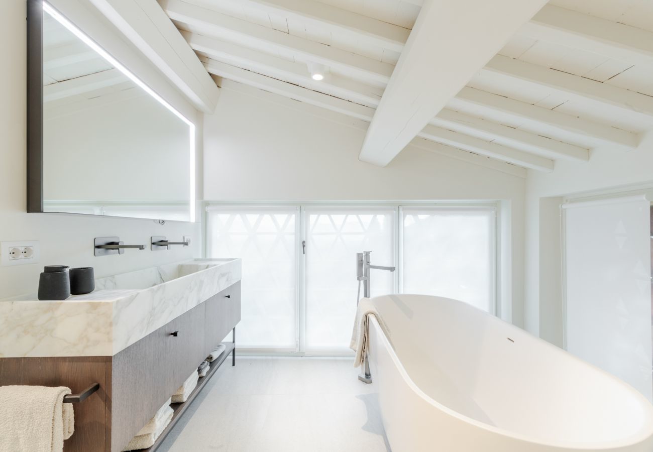 Villa a Lucca - Tramonto Farmhouse, Contemporary Tradition