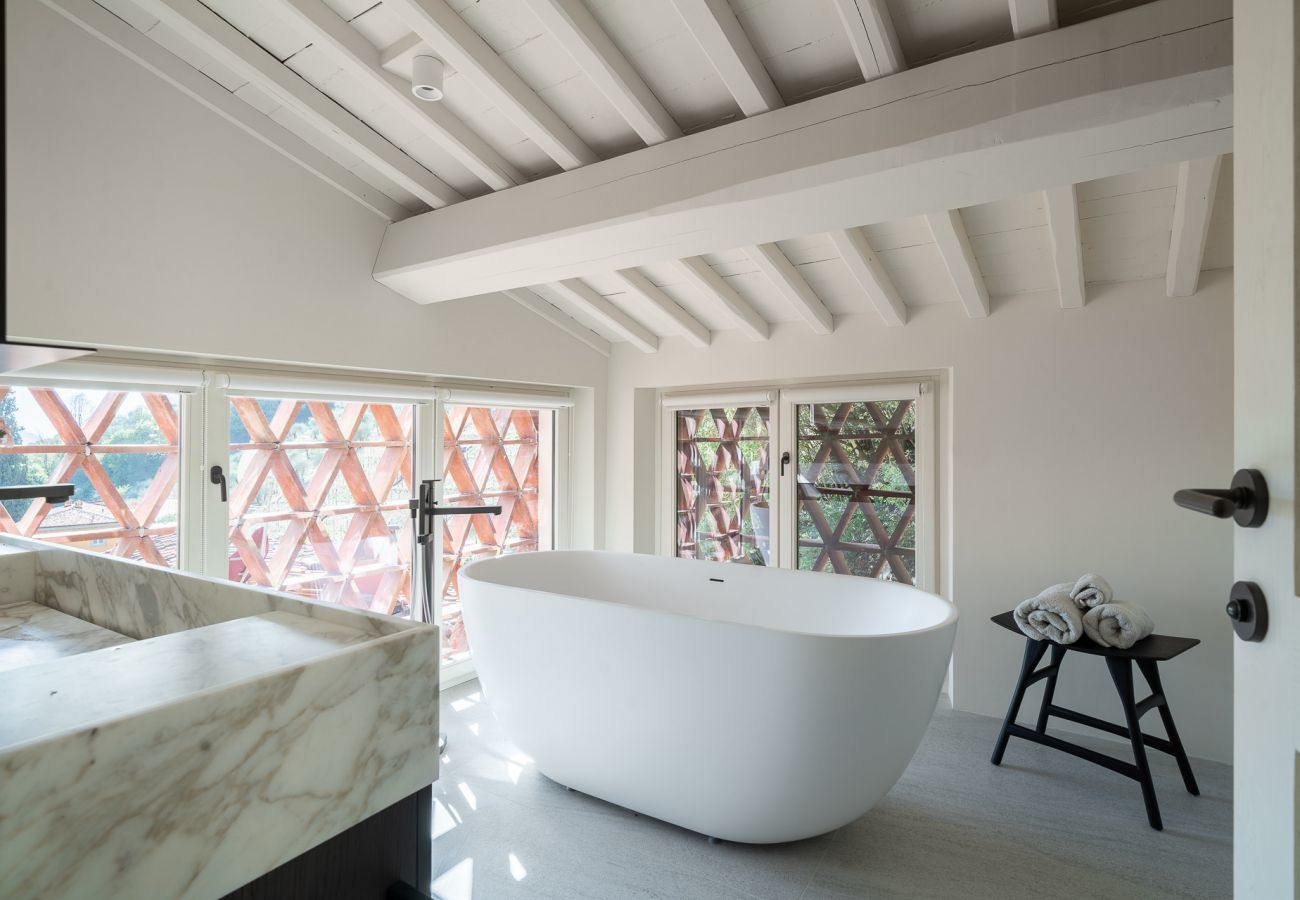 Villa a Lucca - Tramonto Farmhouse, a Luxury Retreat and a Contemporary Story of Tradition