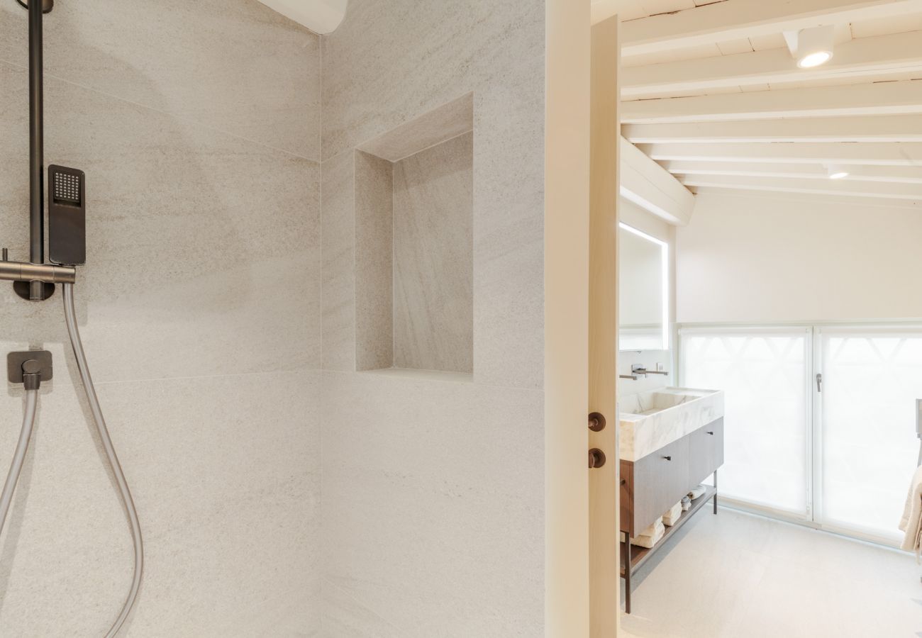 Villa a Lucca - Tramonto Farmhouse, Contemporary Tradition