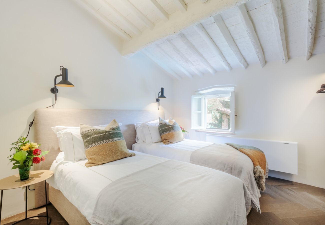 Villa a Lucca - Tramonto Farmhouse, a Luxury Retreat and a Contemporary Story of Tradition