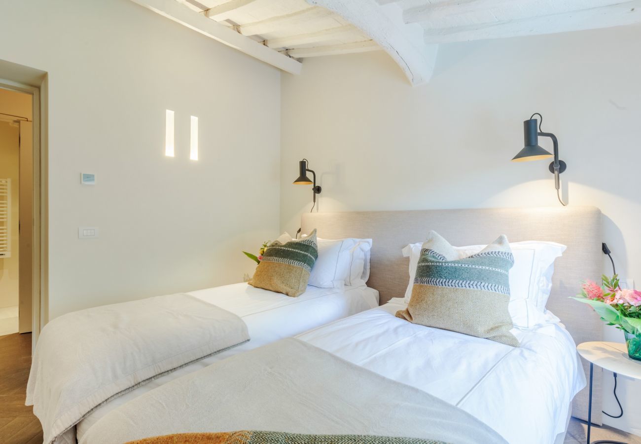 Villa a Lucca - Tramonto Farmhouse, Contemporary Tradition