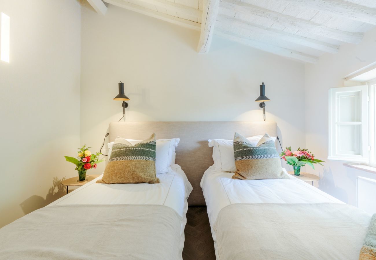 Villa a Lucca - Tramonto Farmhouse, Contemporary Tradition
