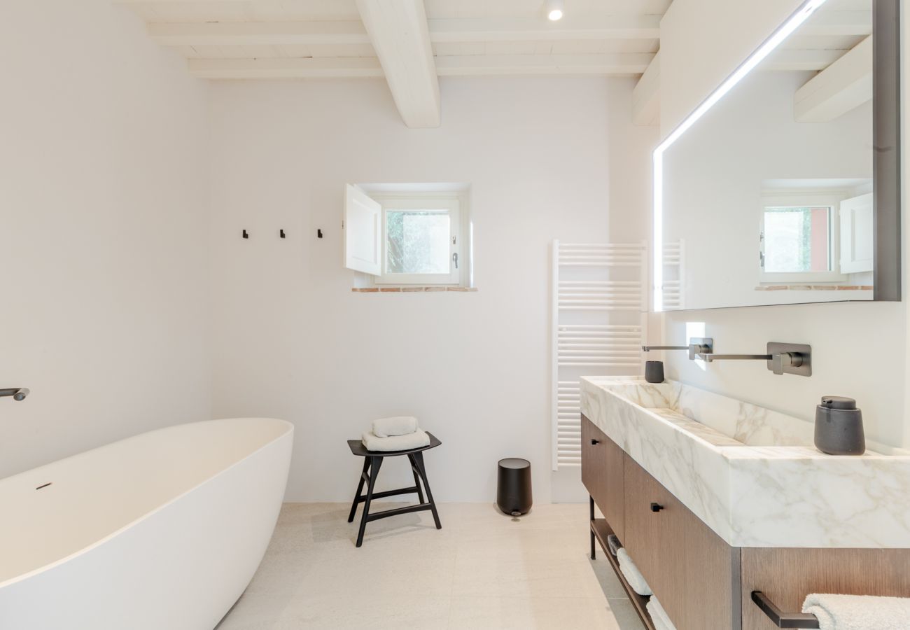 Villa a Lucca - Tramonto Farmhouse, Contemporary Tradition