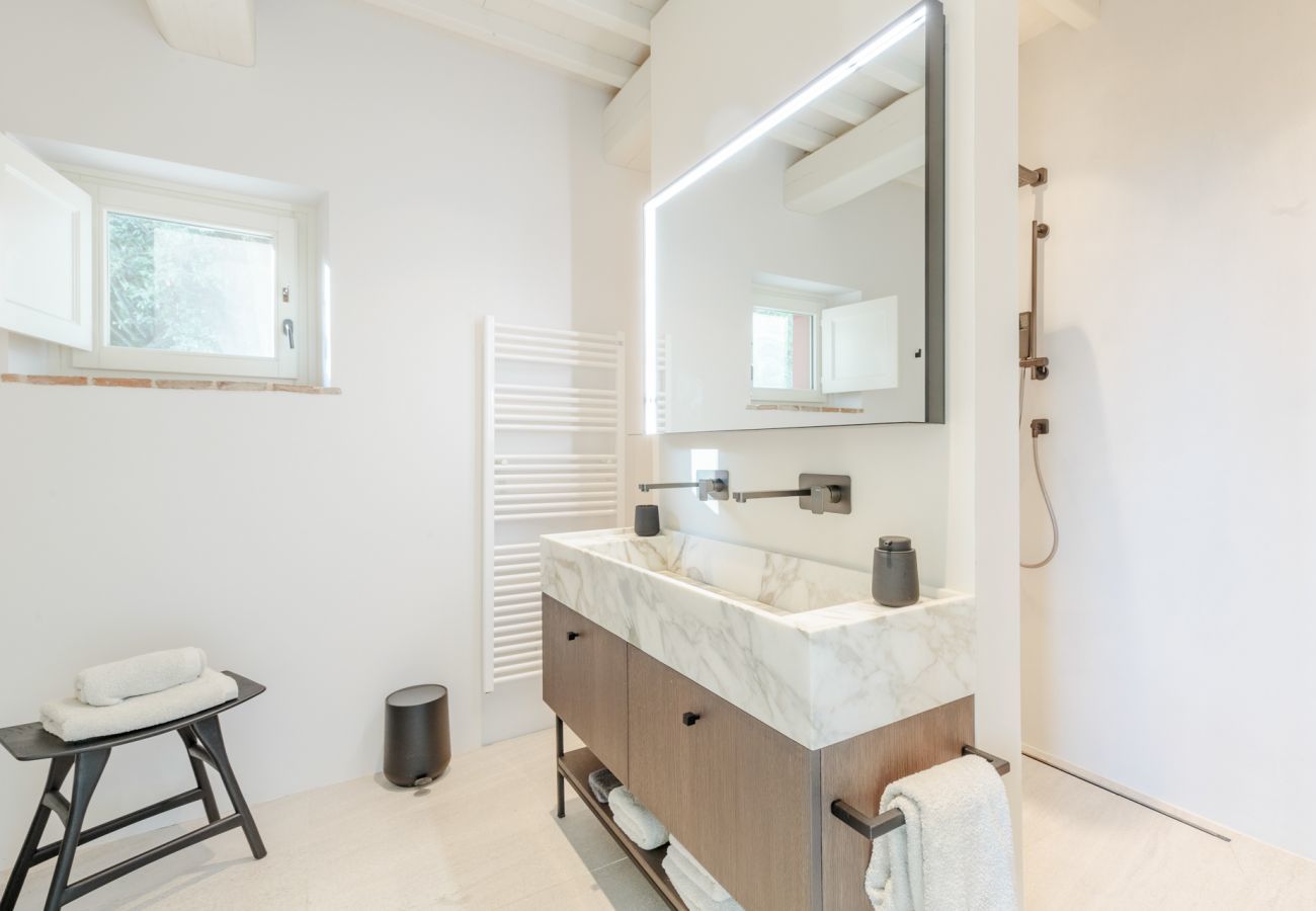 Villa a Lucca - Tramonto Farmhouse, Contemporary Tradition