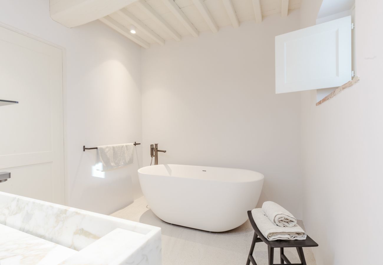 Villa a Lucca - Tramonto Farmhouse, Contemporary Tradition