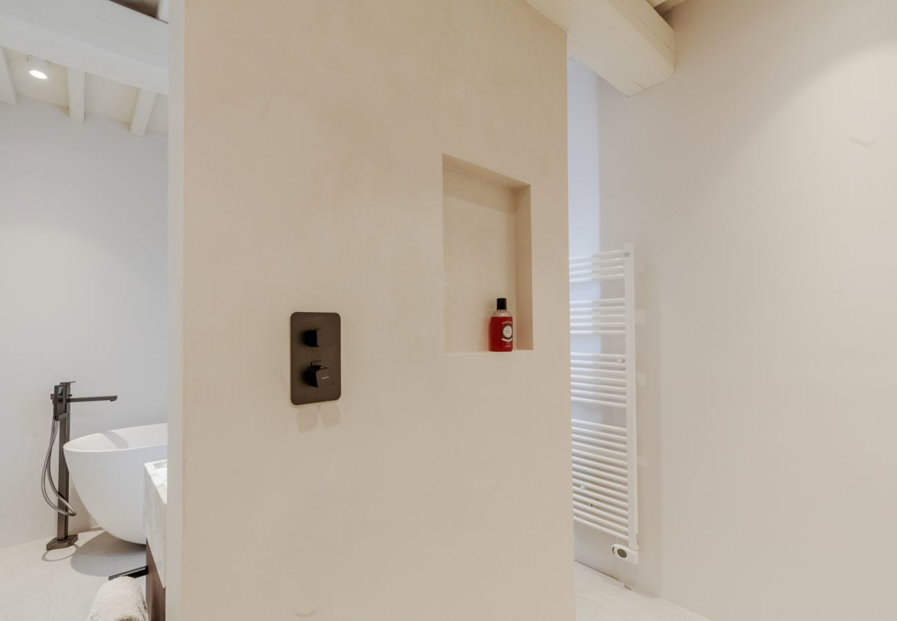 Villa a Lucca - Tramonto Farmhouse, Contemporary Tradition