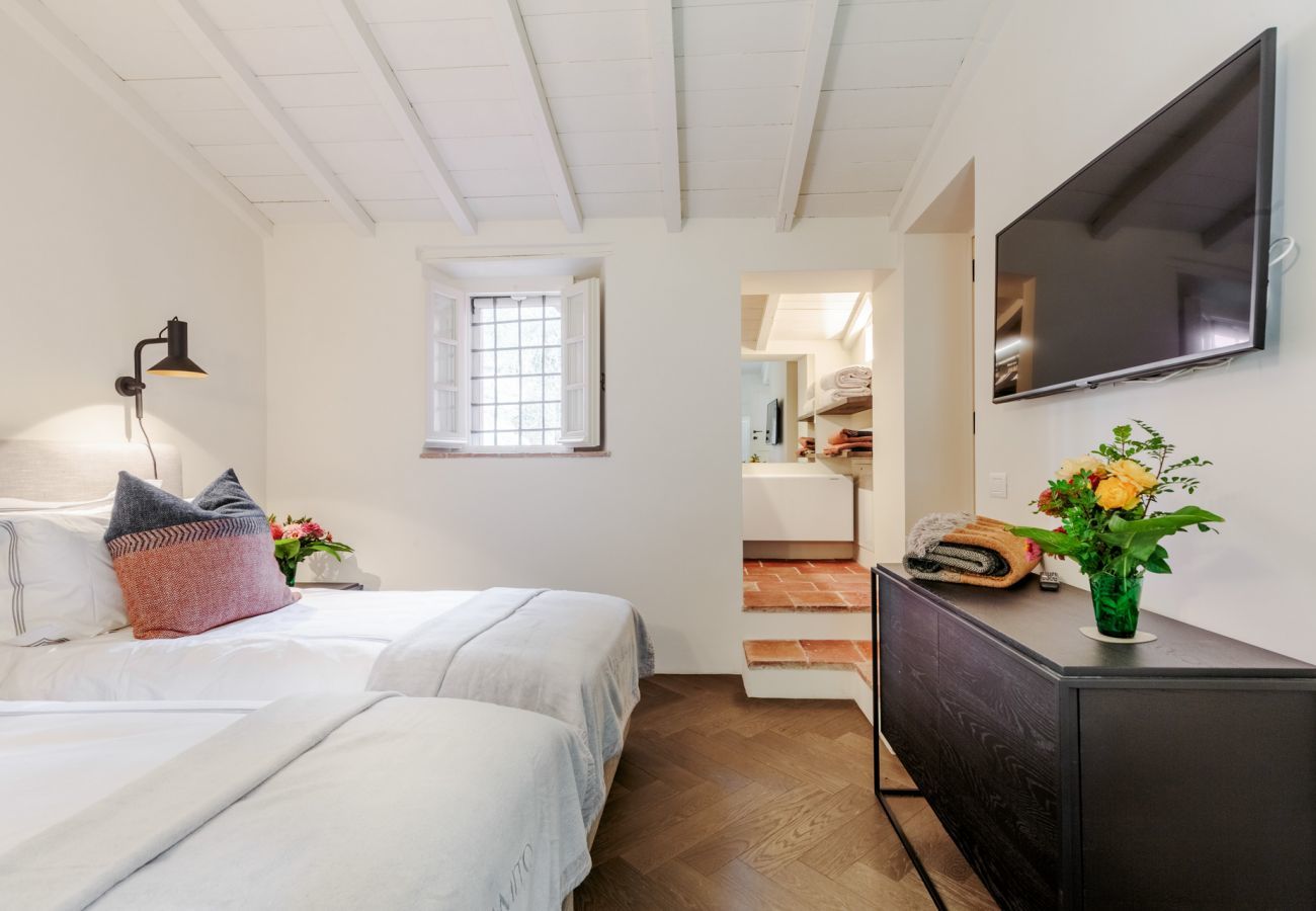 Villa a Lucca - Tramonto Farmhouse, Contemporary Tradition