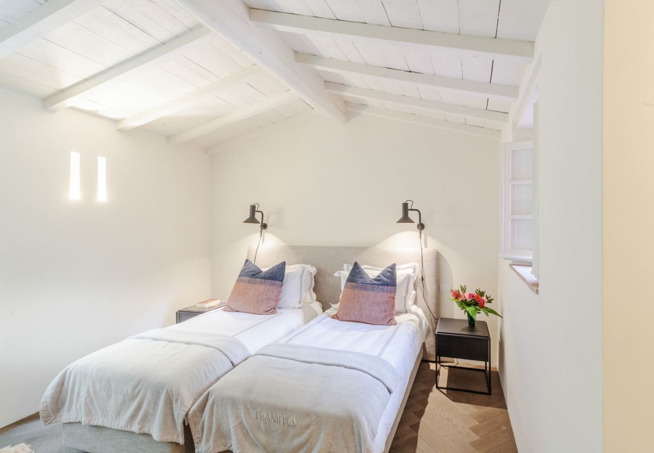 Villa a Lucca - Tramonto Farmhouse, Contemporary Tradition