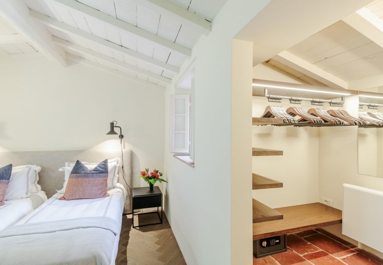 Villa a Lucca - Tramonto Farmhouse, Contemporary Tradition