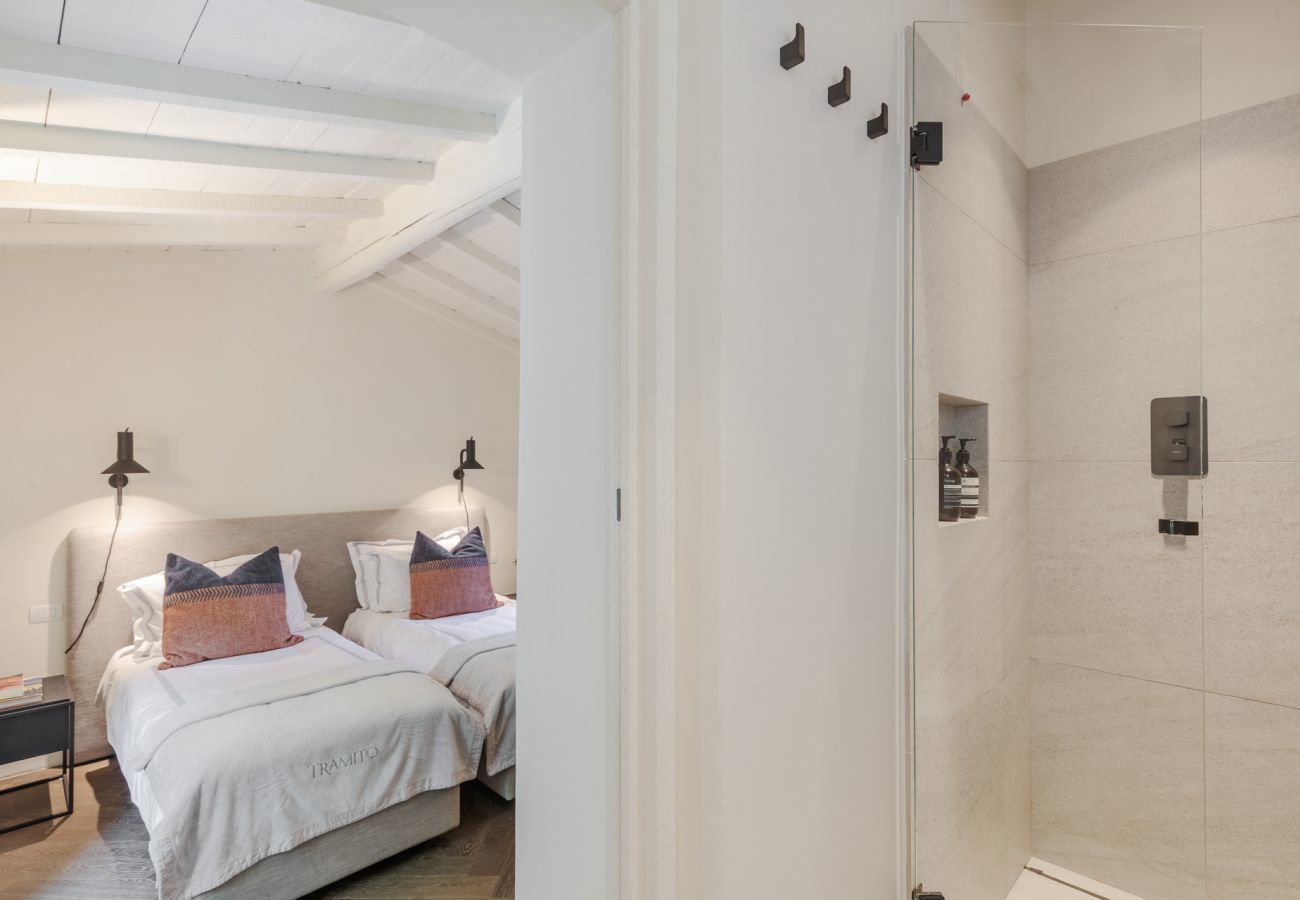 Villa a Lucca - Tramonto Farmhouse, Contemporary Tradition