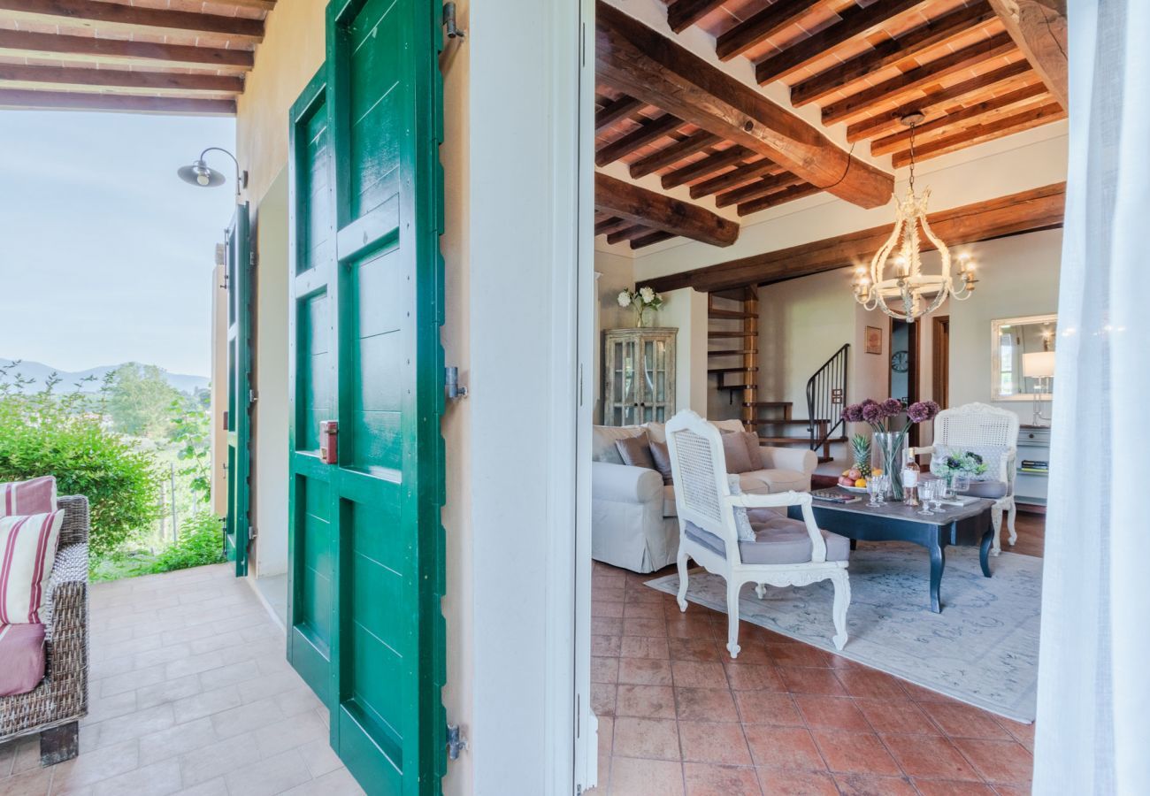 Villa a Monte San quirico - Cicale Farmhouse, 3 bedrooms Farmhouse with Pool