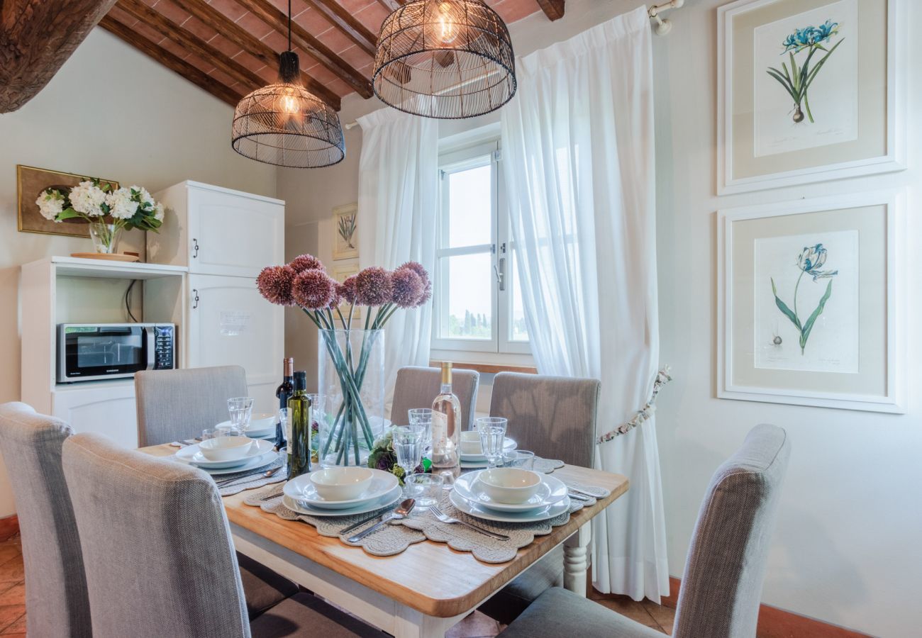 Villa a Monte San quirico - Cicale Farmhouse, 3 bedrooms Farmhouse with Pool