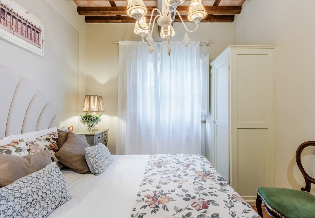 Villa a Monte San quirico - Cicale Farmhouse, 3 bedrooms Farmhouse with Pool