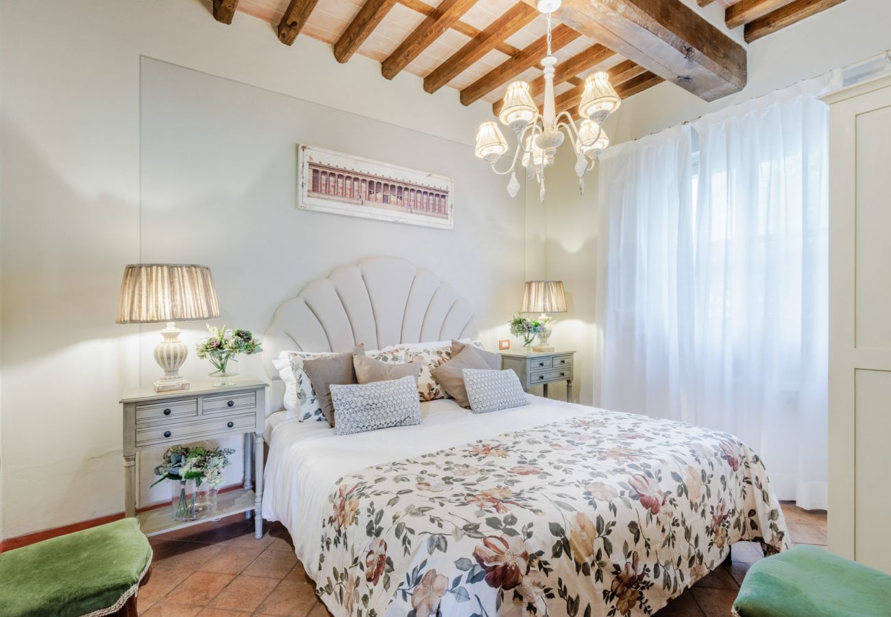Villa a Monte San quirico - Cicale Farmhouse, 3 bedrooms Farmhouse with Pool