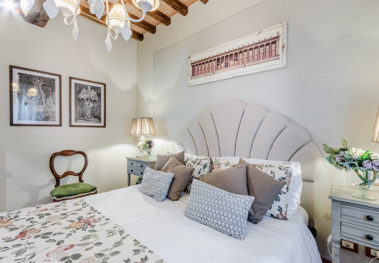 Villa a Monte San quirico - Cicale Farmhouse, 3 bedrooms Farmhouse with Pool