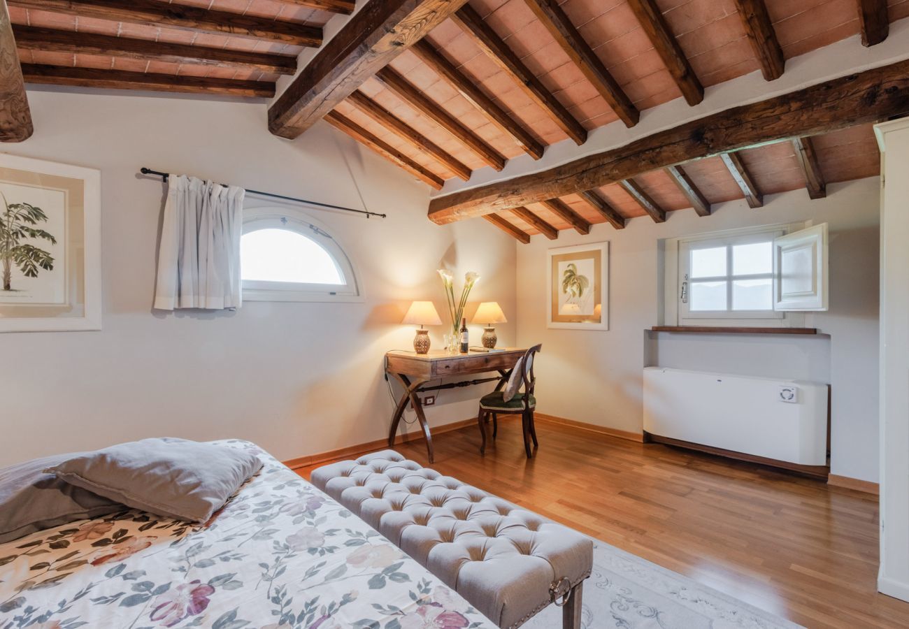Villa a Monte San quirico - Cicale Farmhouse, 3 bedrooms Farmhouse with Pool