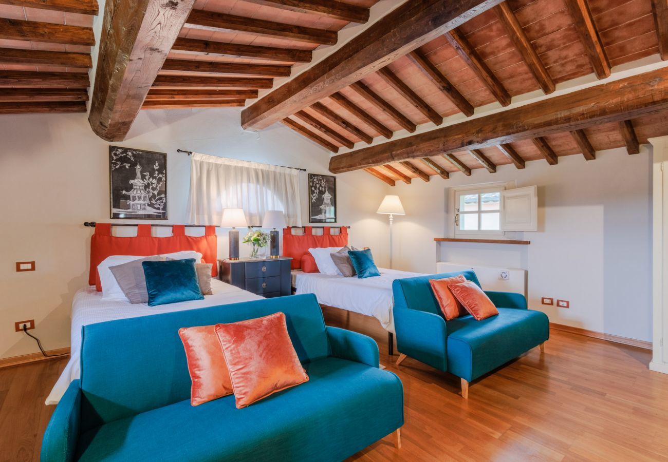 Villa a Monte San quirico - Cicale Farmhouse, 3 bedrooms Farmhouse with Pool