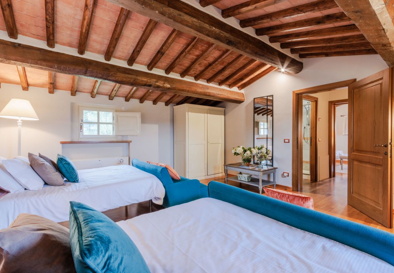 Villa a Monte San quirico - Cicale Farmhouse, 3 bedrooms Farmhouse with Pool